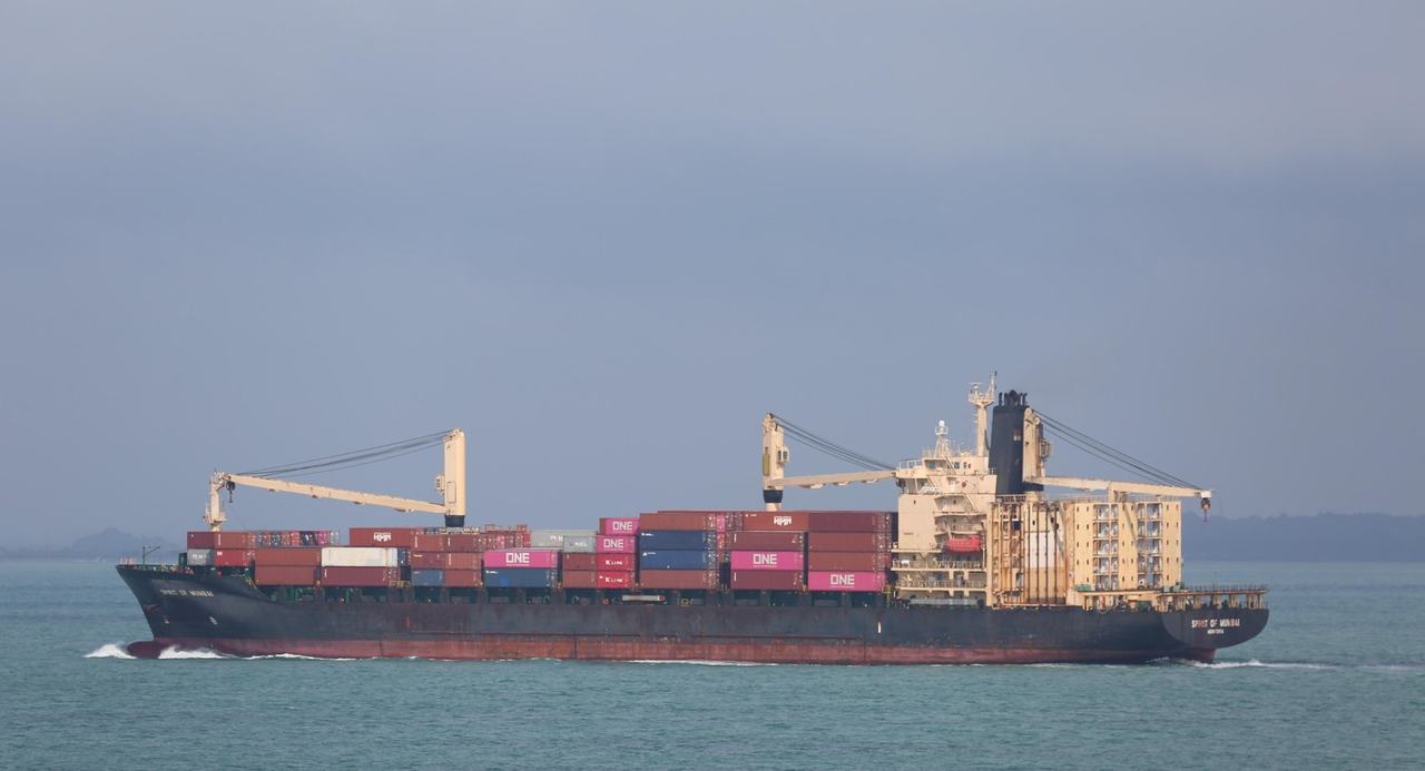 MYD Hangzhou geared container vessel